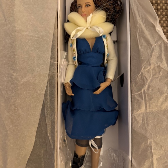 SOLD AS SET Tonner - Bella Swan and Edward Cullen Twilight Movie TURN ME - Picture 6 of 16